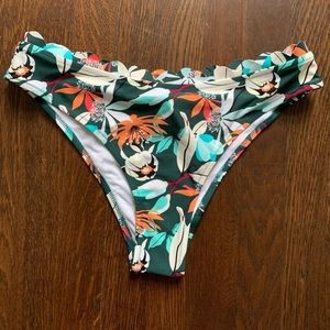 Scalloped bikini bottoms